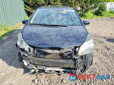 Piąte zdjęcie samochodu w środku: 2015 TOYOTA YARIS 5-DOOR LE VIN:VNKKTUD38FA016548 - miniatura