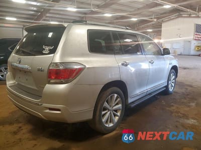 Trzecie zdjęcie samochodu z tyłu: 2011 TOYOTA HIGHLANDER HYBRID LIMITED VIN:JTEDC3EH3B2001042 - miniatura