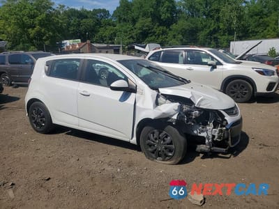 Czwarte zdjęcie samochodu z boku: 2017 CHEVROLET SONIC VIN:1G1JG6SH9H4166603 - miniatura