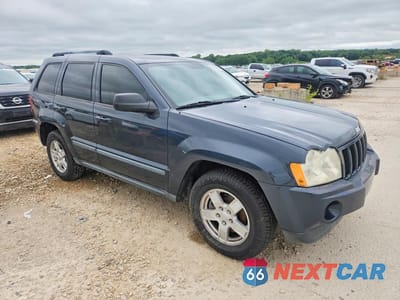 Czwarte zdjęcie samochodu z boku: 2007 JEEP GRAND CHEROKEE LAREDO VIN:1J8GR48K37C559819 - miniatura