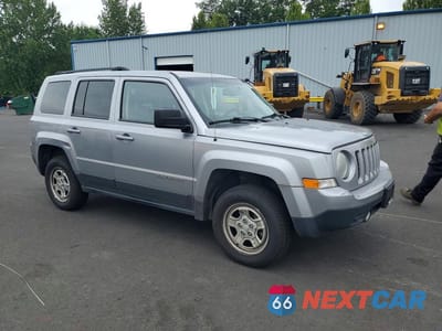 Czwarte zdjęcie samochodu z boku: 2016 JEEP PATRIOT SPORT VIN:1C4NJRBB0GD686064 - miniatura