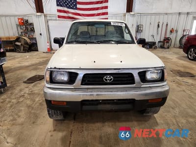 Piąte zdjęcie samochodu w środku: 1996 TOYOTA TACOMA XTRACAB VIN:4TAWM72N3TZ157419 - miniatura