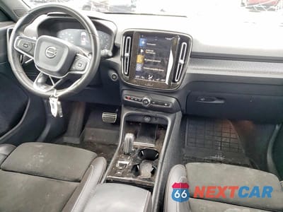 Zdjęcie 8 z 13 samochodu: 2020 VOLVO XC40 T5 R-DESIGN VIN:YV4162UMXL2237290 - miniatura