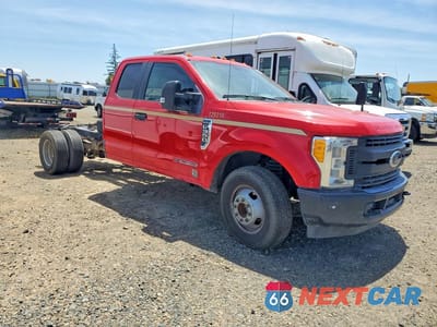Czwarte zdjęcie samochodu z boku: 2017 FORD F350 CHSCB VIN:1FD8X3GT4HEE22430 - miniatura