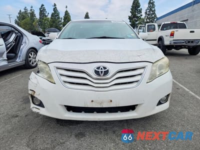 Piąte zdjęcie samochodu w środku: 2010 TOYOTA CAMRY XLE VIN:4T4BF3EK5AR010120 - miniatura