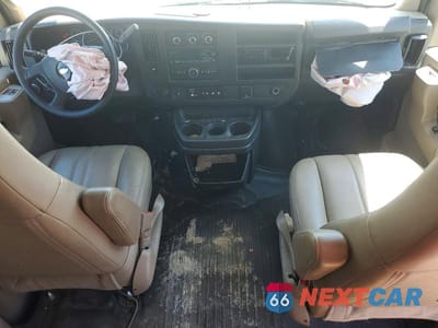Zdjęcie 8 z 14 samochodu: 2018 CHEVROLET EXPRESS 2500 CARGO DELIVERY VAN VIN:1GCWGAFP9J1241938 - miniatura