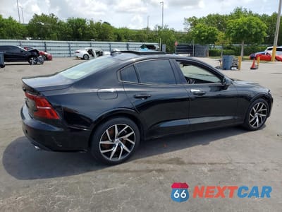 Trzecie zdjęcie samochodu z tyłu: 2020 VOLVO S60 VIN:7JRA22TKXLG072053 - miniatura
