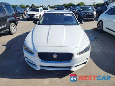 Piąte zdjęcie samochodu w środku: 2018 JAGUAR XE PREMIUM VIN:SAJAD4FX7JCP34754 - miniatura