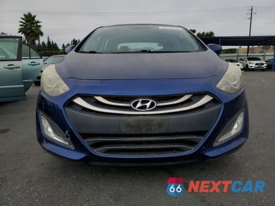 Piąte zdjęcie samochodu w środku: 2013 HYUNDAI ELANTRA GT BASE VIN:KMHD35LE3DU025272 - miniatura