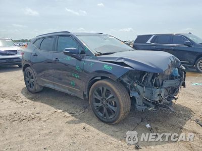 Czwarte zdjęcie samochodu z boku: 2020 CHEVROLET BLAZER RS VIN:3GNKBKRS3LS569688 - miniatura