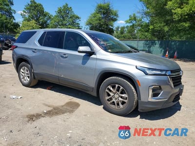 Czwarte zdjęcie samochodu z boku: 2023 CHEVROLET TRAVERSE LS VIN:1GNEVFKW4PJ139958 - miniatura