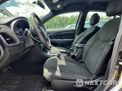 Zdjęcie 7 z 12 samochodu: 2011 CHRYSLER 200 LX VIN:1C3BC4FB3BN522292 - miniatura