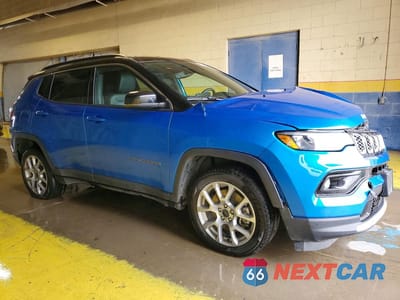 Czwarte zdjęcie samochodu z boku: 2025 JEEP COMPASS LIMITED VIN:3C4NJDCN8ST506988 - miniatura