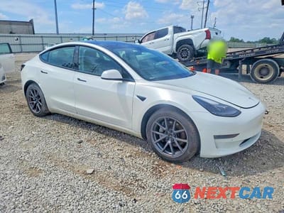 Czwarte zdjęcie samochodu z boku: 2022 TESLA MODEL 3 VIN:5YJ3E1EB1NF315154 - miniatura