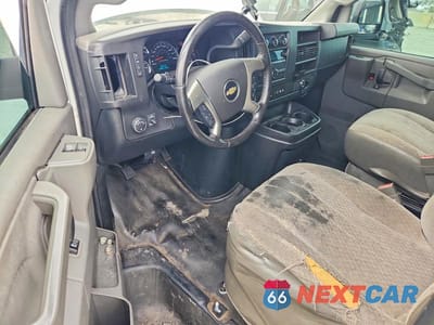 Zdjęcie 8 z 13 samochodu: 2019 CHEVROLET EXPRESS G2500 VIN:1GCWGAFB0K1317729 - miniatura