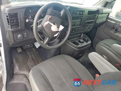 Zdjęcie 8 z 13 samochodu: 2025 CHEVROLET EXPRESS G2500 VIN:1GCWGAFP1S1257486 - miniatura