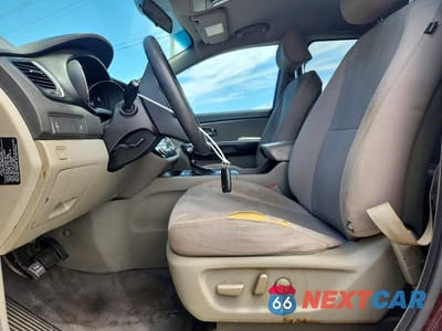 Zdjęcie 7 z 13 samochodu: 2017 KIA SEDONA LX VIN:KNDMB5C18H6228432 - miniatura