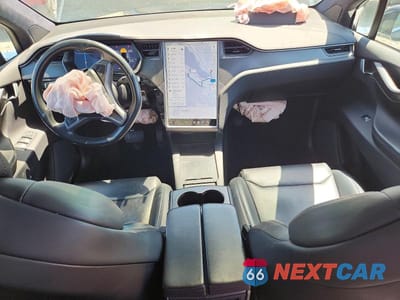 Zdjęcie 8 z 14 samochodu: 2018 TESLA MODEL X VIN:5YJXCBE23JF100107 - miniatura