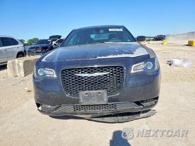 Piąte zdjęcie samochodu w środku: 2018 CHRYSLER 300 S VIN:2C3CCAGGXJH267564 - miniatura