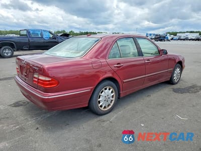 Trzecie zdjęcie samochodu z tyłu: 2002 MERCEDES-BENZ E 320 4MATIC VIN:WDBJF82J12X067321 - miniatura