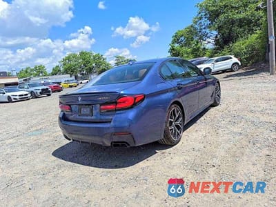 Czwarte zdjęcie samochodu z boku: 2023 BMW M550XI VIN:WBA13BK08PCN47429 - miniatura