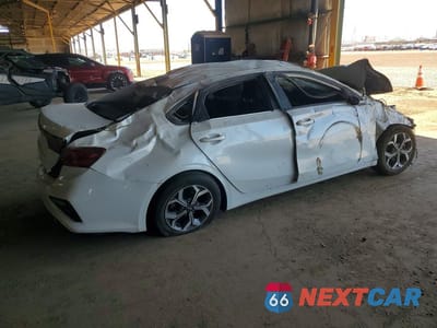Trzecie zdjęcie samochodu z tyłu: 2021 KIA FORTE LXS VIN:3KPF24AD4ME296599 - miniatura