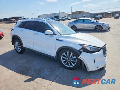 Czwarte zdjęcie samochodu z boku: 2022 INFINITI QX50 LUXE VIN:3PCAJ5BA1NF111685 - miniatura