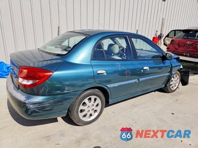 Trzecie zdjęcie samochodu z tyłu: 2003 KIA RIO BASE VIN:KNADC125636281761 - miniatura