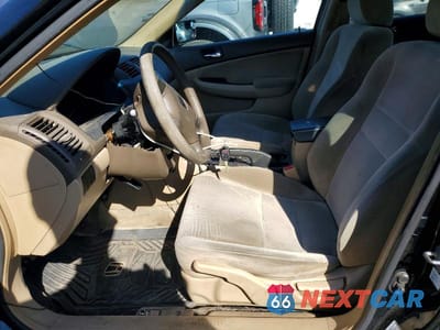 Zdjęcie 7 z 12 samochodu: 2003 HONDA ACCORD LX VIN:1HGCM56353A038310 - miniatura