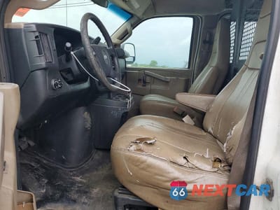 Zdjęcie 7 z 12 samochodu: 2017 CHEVROLET EXPRESS G2500 VIN:1GCWGAFF8H1127401 - miniatura