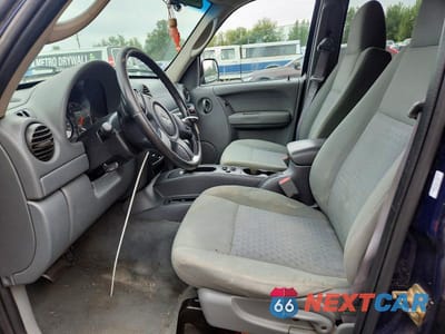 Zdjęcie 7 z 13 samochodu: 2006 JEEP LIBERTY SPORT VIN:1J4GK48K66W126000 - miniatura