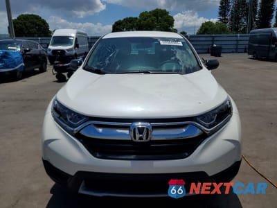 Piąte zdjęcie samochodu w środku: 2018 HONDA CR-V LX VIN:2HKRW6H33JH225671 - miniatura