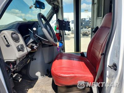 Zdjęcie 7 z 13 samochodu: 2021 FORD E350 SHUTTLE BUS VIN:1FDEE3FN5MDC10714 - miniatura