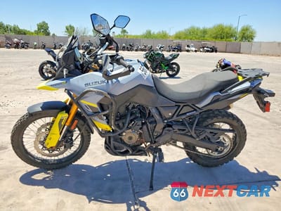 Trzecie zdjęcie samochodu z tyłu: 2023 SUZUKI DL800DE RC VIN:JS1EM12B8P7100180 - miniatura