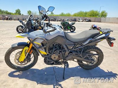 Trzecie zdjęcie samochodu z tyłu: 2023 SUZUKI DL800DE RC VIN:JS1EM12B8P7100180 - miniatura