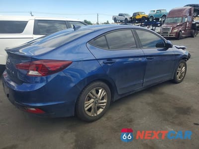 Trzecie zdjęcie samochodu z tyłu: 2019 HYUNDAI ELANTRA SEL VIN:5NPD84LF7KH411418 - miniatura