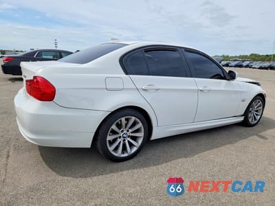 Trzecie zdjęcie samochodu z tyłu: 2011 BMW 328 XI SULEV VIN:WBAPK5G57BNN24630 - miniatura