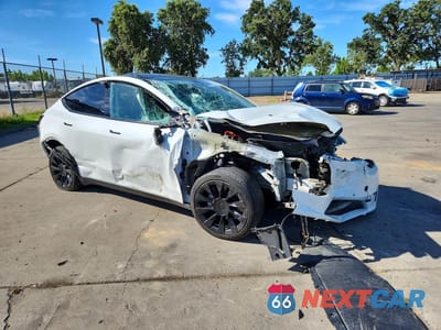 Czwarte zdjęcie samochodu z boku: 2022 TESLA MODEL Y VIN:7SAYGAEE3NF350811 - miniatura