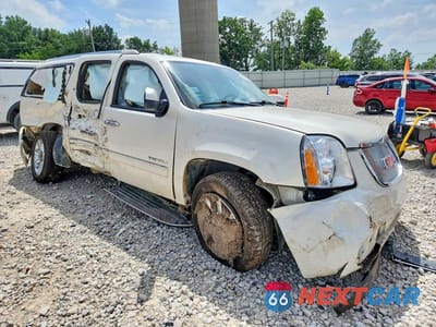 Czwarte zdjęcie samochodu z boku: 2012 GMC YUKON XL DENALI VIN:1GKS2MEF0CR141811 - miniatura