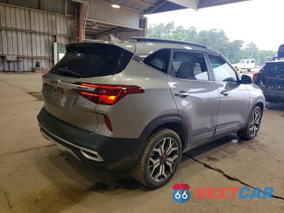 Trzecie zdjęcie samochodu z tyłu: 2023 KIA SELTOS SX VIN:KNDETCA25P7360512 - miniatura