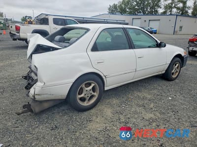 Trzecie zdjęcie samochodu z tyłu: 2000 TOYOTA CAMRY LE VIN:JT2BG22K8Y0481831 - miniatura