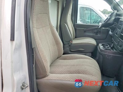 Zdjęcie 11 z 13 samochodu: 2019 CHEVROLET EXPRESS BOX TRUCK VIN:1GB0GRFG4K1171131 - miniatura