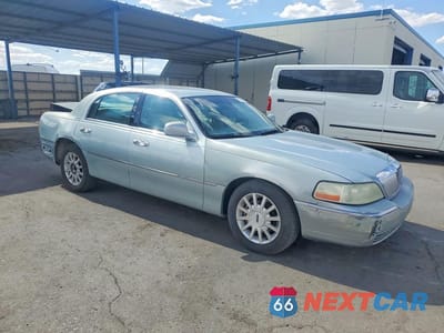 Czwarte zdjęcie samochodu z boku: 2007 LINCOLN TOWN CAR SIGNATURE VIN:1LNHM81W17Y617942 - miniatura