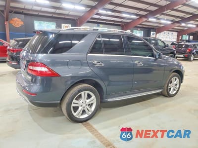 Trzecie zdjęcie samochodu z tyłu: 2015 MERCEDES-BENZ ML 350 4MATIC VIN:4JGDA5HB4FA489390 - miniatura