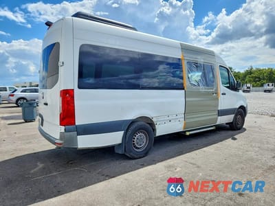 Trzecie zdjęcie samochodu z tyłu: 2021 MERCEDES BENZ SPRINTER 2500 VIN:W1Z4DGHY8MT060872 - miniatura