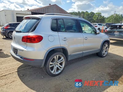 Trzecie zdjęcie samochodu z tyłu: 2016 VOLKSWAGEN TIGUAN S VIN:WVGAV7AX9GW554280 - miniatura