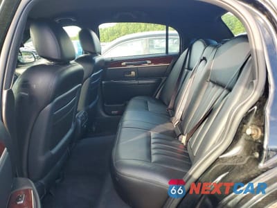Zdjęcie 10 z 12 samochodu: 2004 LINCOLN TOWN CAR EXECUTIVE VIN:1LNHM81W14Y660527 - miniatura