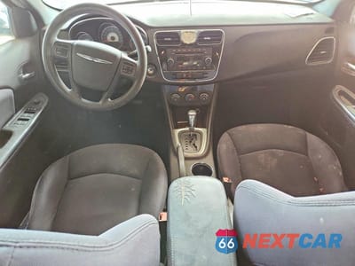 Zdjęcie 8 z 12 samochodu: 2012 CHRYSLER 200 LX VIN:1C3CCBAB9CN256715 - miniatura