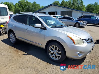 Czwarte zdjęcie samochodu z boku: 2013 NISSAN ROGUE S VIN:JN8AS5MV7DW645155 - miniatura