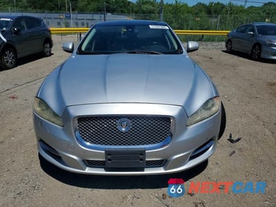 Piąte zdjęcie samochodu w środku: 2012 JAGUAR XJ VIN:SAJWA1CB9CLV23502 - miniatura